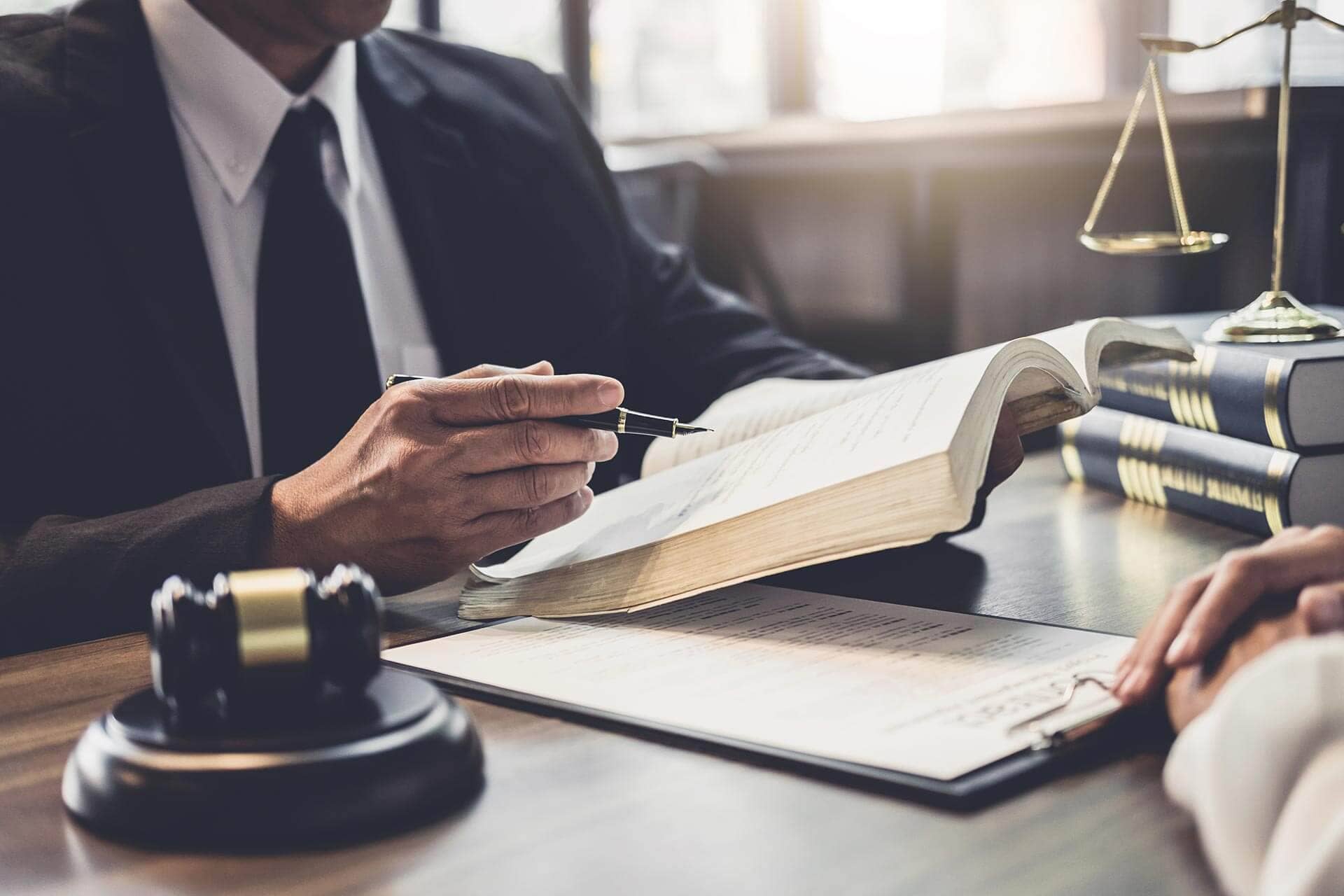 How to choose the best personal lawyers